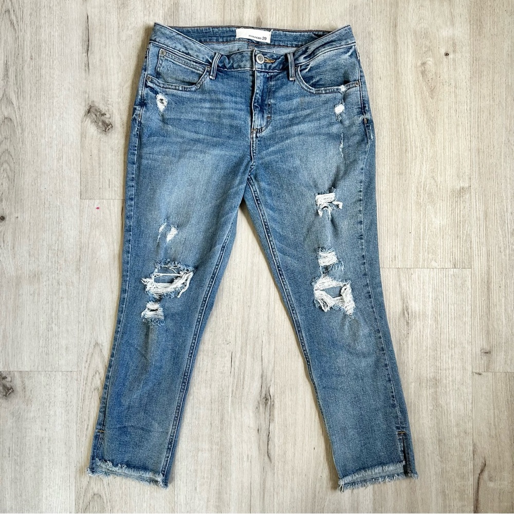Maurice’s Light Wash Distressed Cropped Jeans